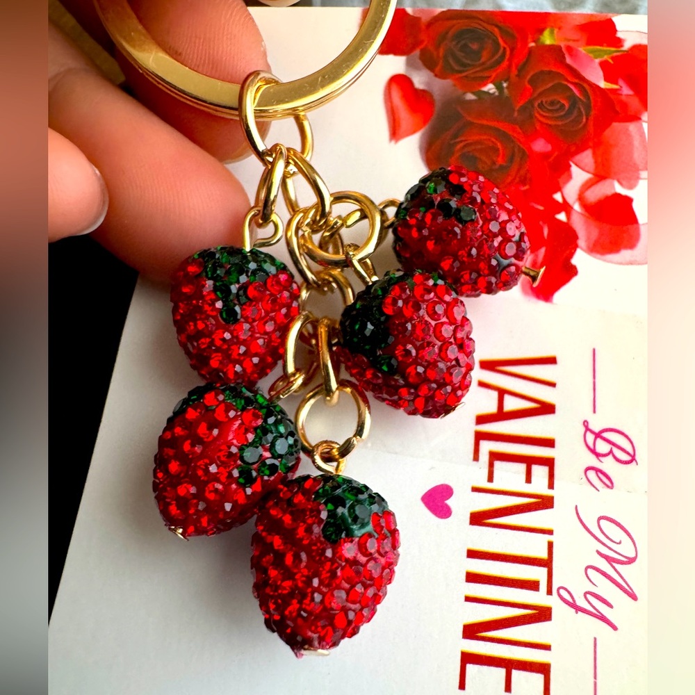 Strawberry 🍓 Keychain / Keyring - Picture 2 of 4